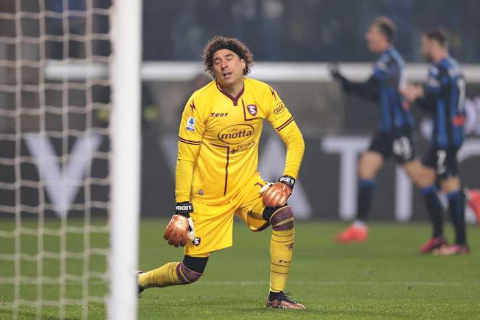 Prensa italiana defiende a Memo Ochoa de la goleada en Serie A